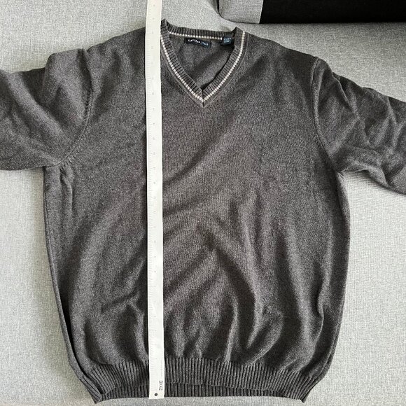 2for$30🏷Van Heusen Studio Charcoal Grey V-Neck Knit Sweater - Picture 6 of 10